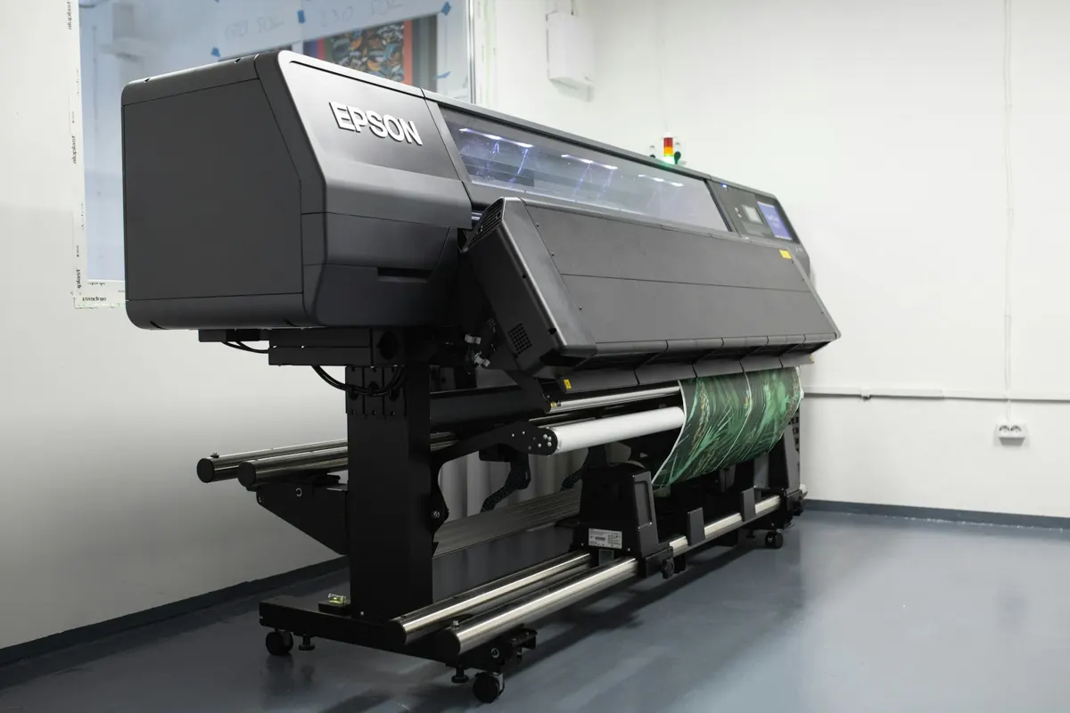 Plotter grande formato in laboratorio